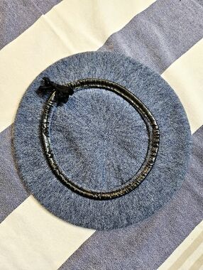 Vintage 90s Blue Knitted Heathered Blue Beret With Faux Leather Trim